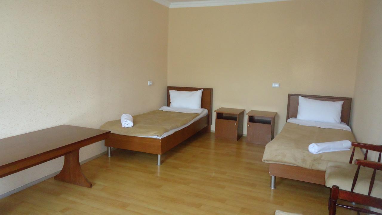 Hotel Georgia Гори Экстерьер фото