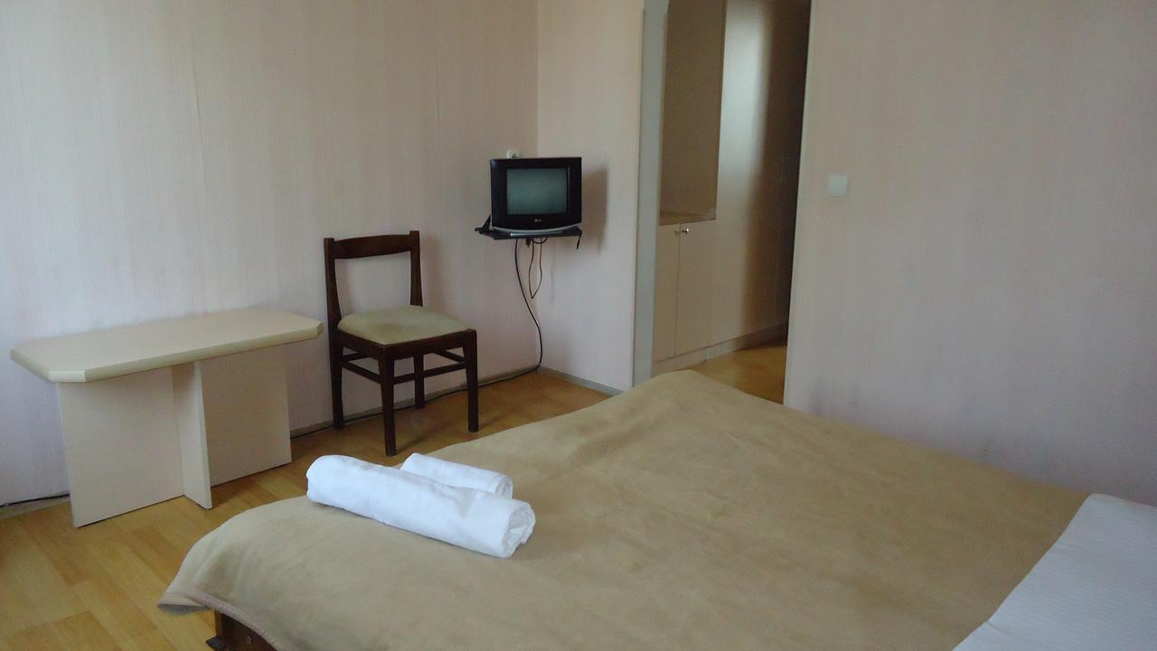 Hotel Georgia Гори Экстерьер фото